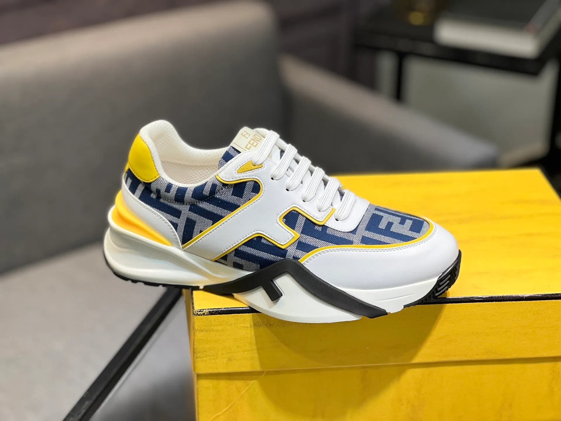 Men's shoes 💰580 FENDI men's fashion casual shoes 👟Hot sale🔥Official website 1:1 replica ⬆️Original quality - Original leather - Original breathable mesh lining Original outsole 1:1 replica, code number 38-44 (45-46 customized)